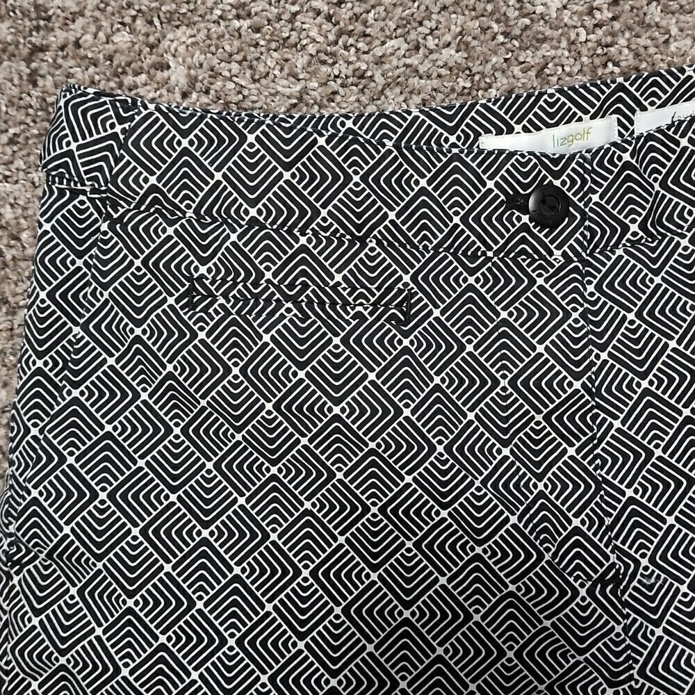 𝅺LIZ Claiborne Lizgolf Geometric Black and white size 4 capri bermuda golf pant - Picture 4 of 7